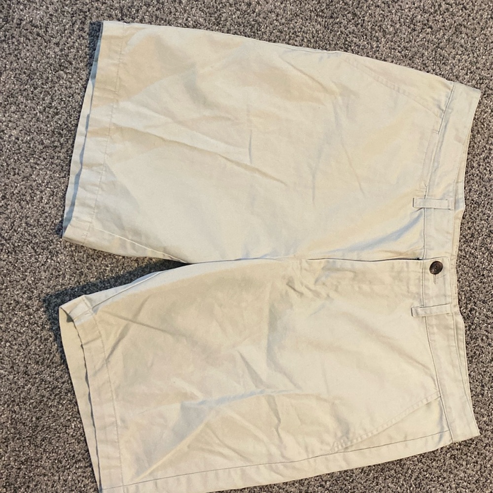 Men’s Merona khaki shorts.